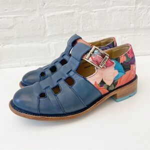 John Fluevog || Philippa Flat‎ Floral Canvas Fisherman Sandal Blue 7